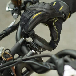 SP CONNECT UNIVERSAL CHARGING PHONE CLAMP SPC+ -Vélo Équipement Magasin universal charging phone clamp spc 3