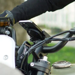 SP CONNECT UNIVERSAL CHARGING PHONE CLAMP SPC+ -Vélo Équipement Magasin universal charging phone clamp spc 4