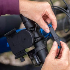 SP CONNECT UNIVERSAL CHARGING PHONE CLAMP SPC+ -Vélo Équipement Magasin universal charging phone clamp spc 6